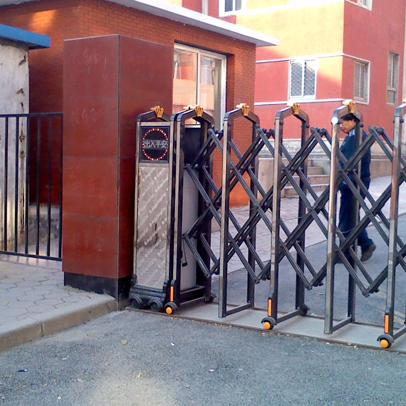 大连伸缩门厂家